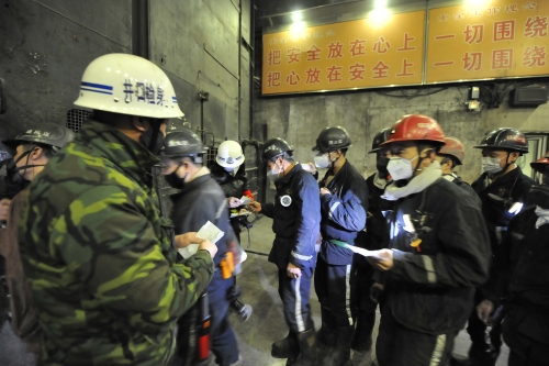 �˰��������Ƽ���ְԱΪ���ڼ��ڳ���ְԱ���в��¼����� (2)