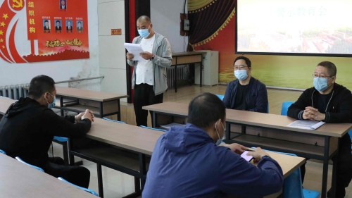 ͼΪ�׿���ú��չ�徲����������˵���˶�_����