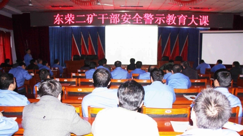 ͼΪ���ٶ���ʹ�øɲ�ҵУ�����徲��ʾ����Ƭ��_����